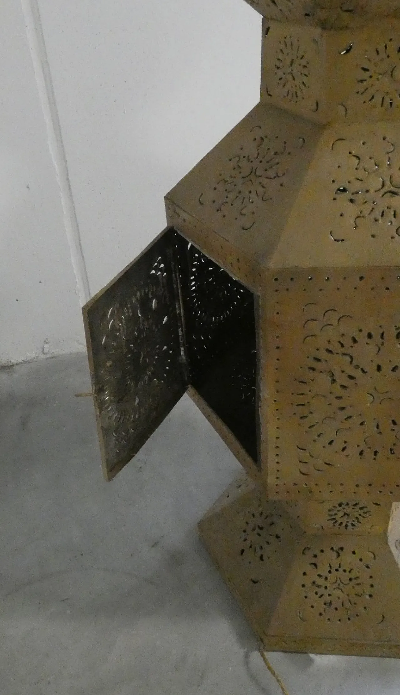 Coppia di lampade a torre in metallo traforato, Marocco, anni '80 6