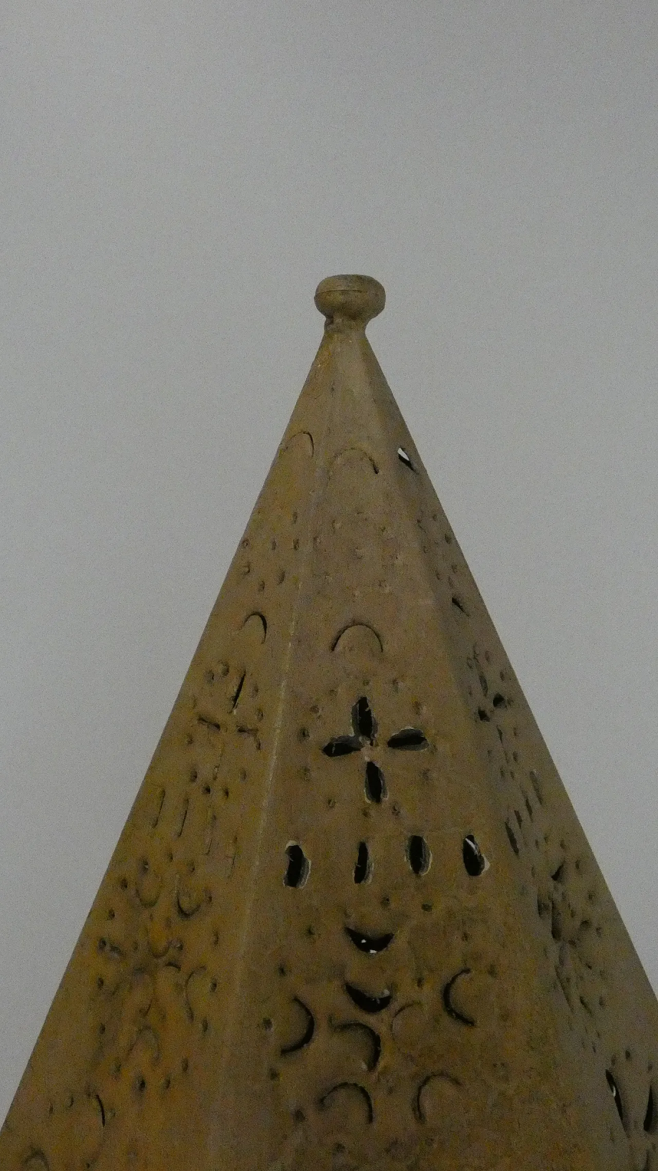 Coppia di lampade a torre in metallo traforato, Marocco, anni '80 10