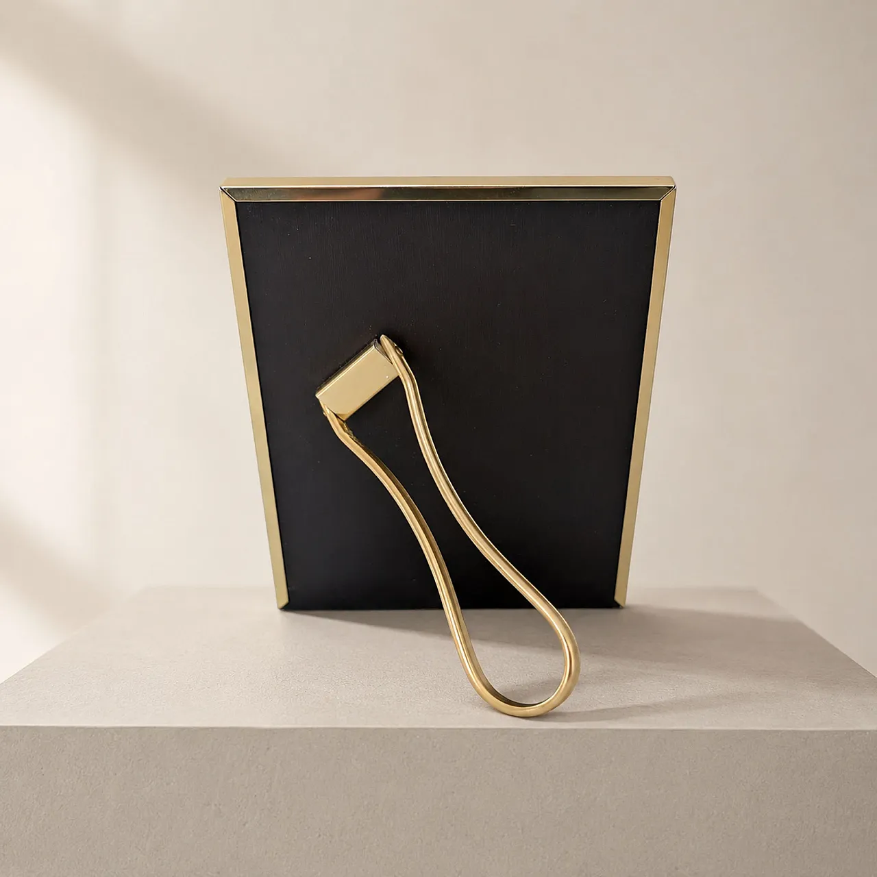 Pair of Willy Rizzo style photo frames in briar and brass, 1970s 5