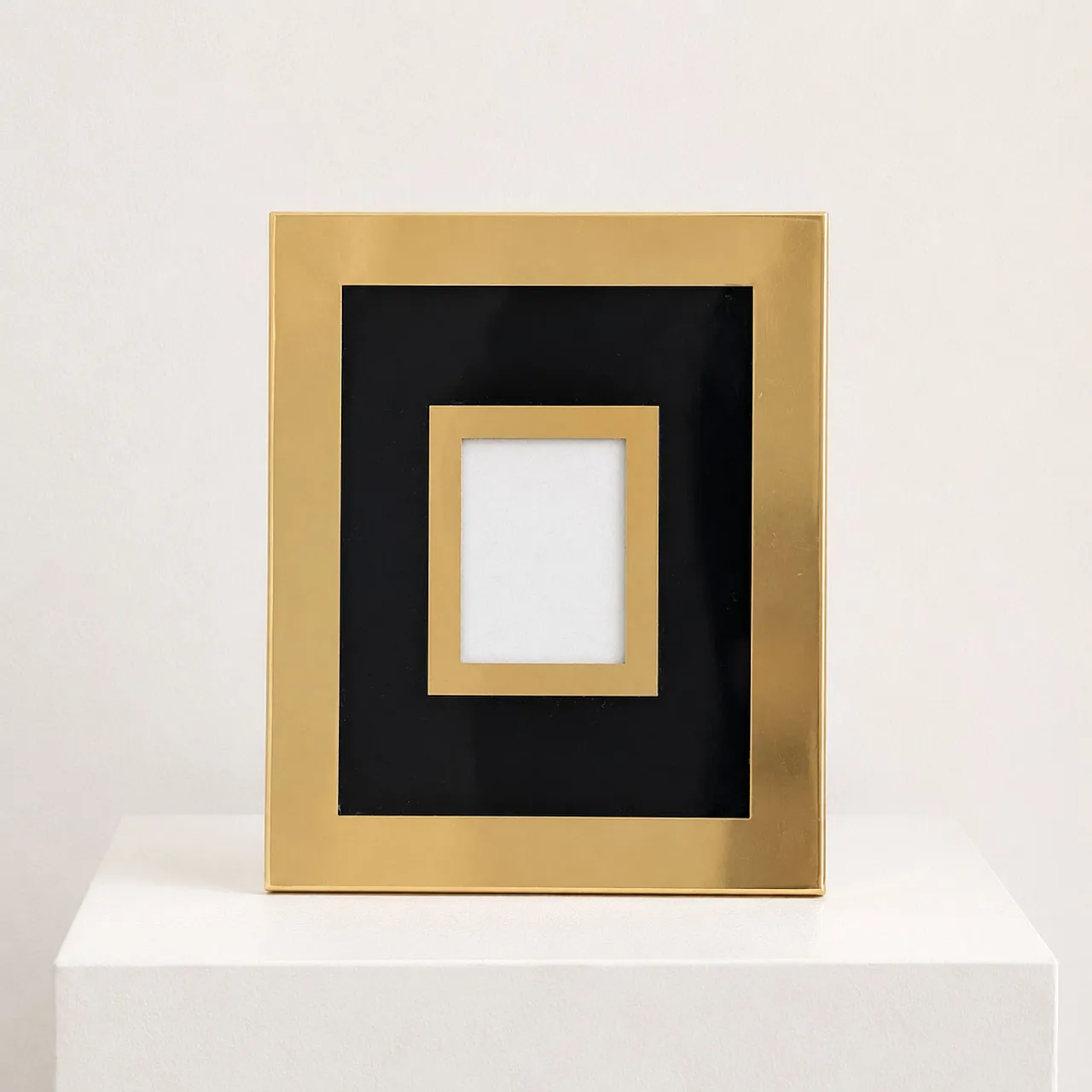 Pair of Willy Rizzo style photo frames in briar and brass, 1970s 6