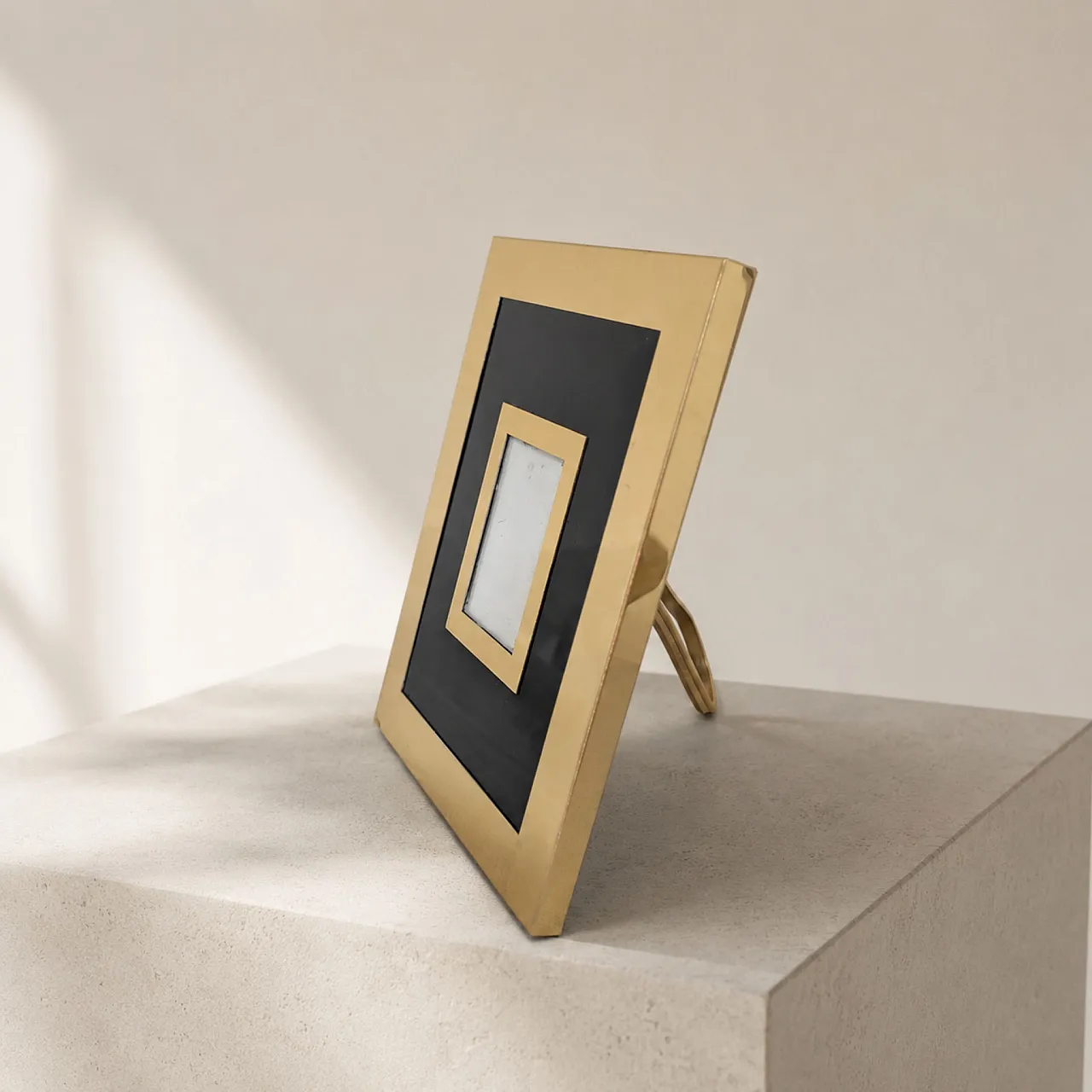 Pair of Willy Rizzo style photo frames in briar and brass, 1970s 7
