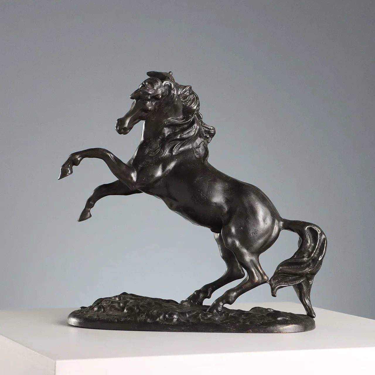 Cavallo rampante in bronzo, '900 1