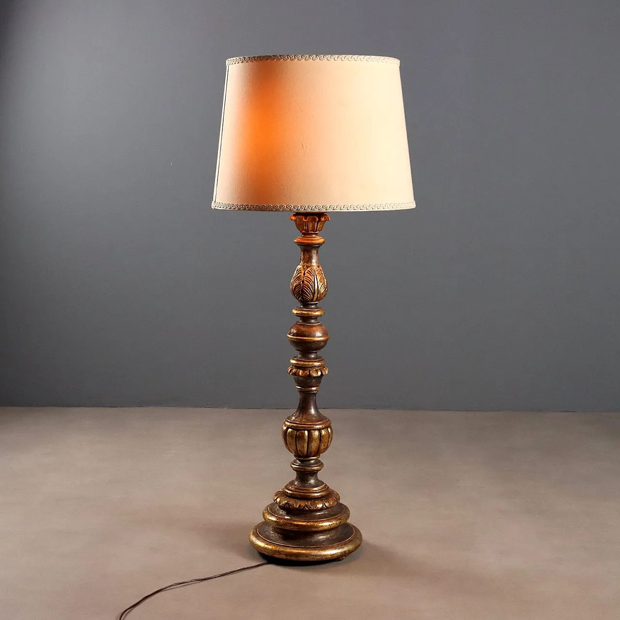 Torchere in turned and carved wood, 20th century 1