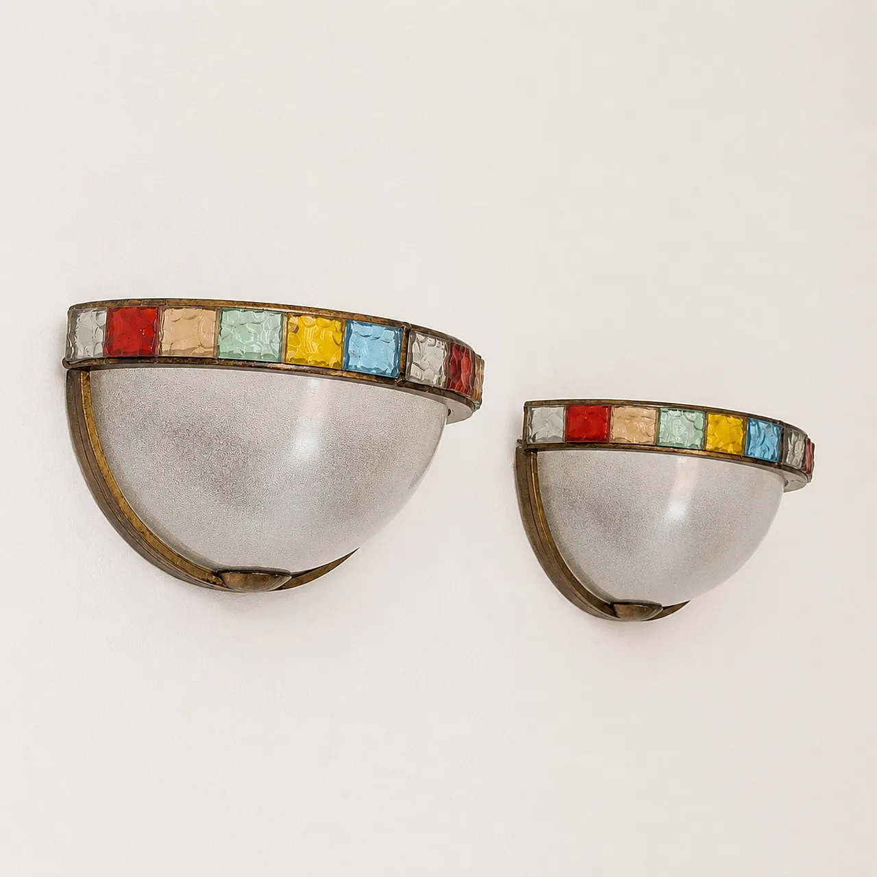 Pair of brutalist Lombard wall sconces in Murano glass, 1970s 5