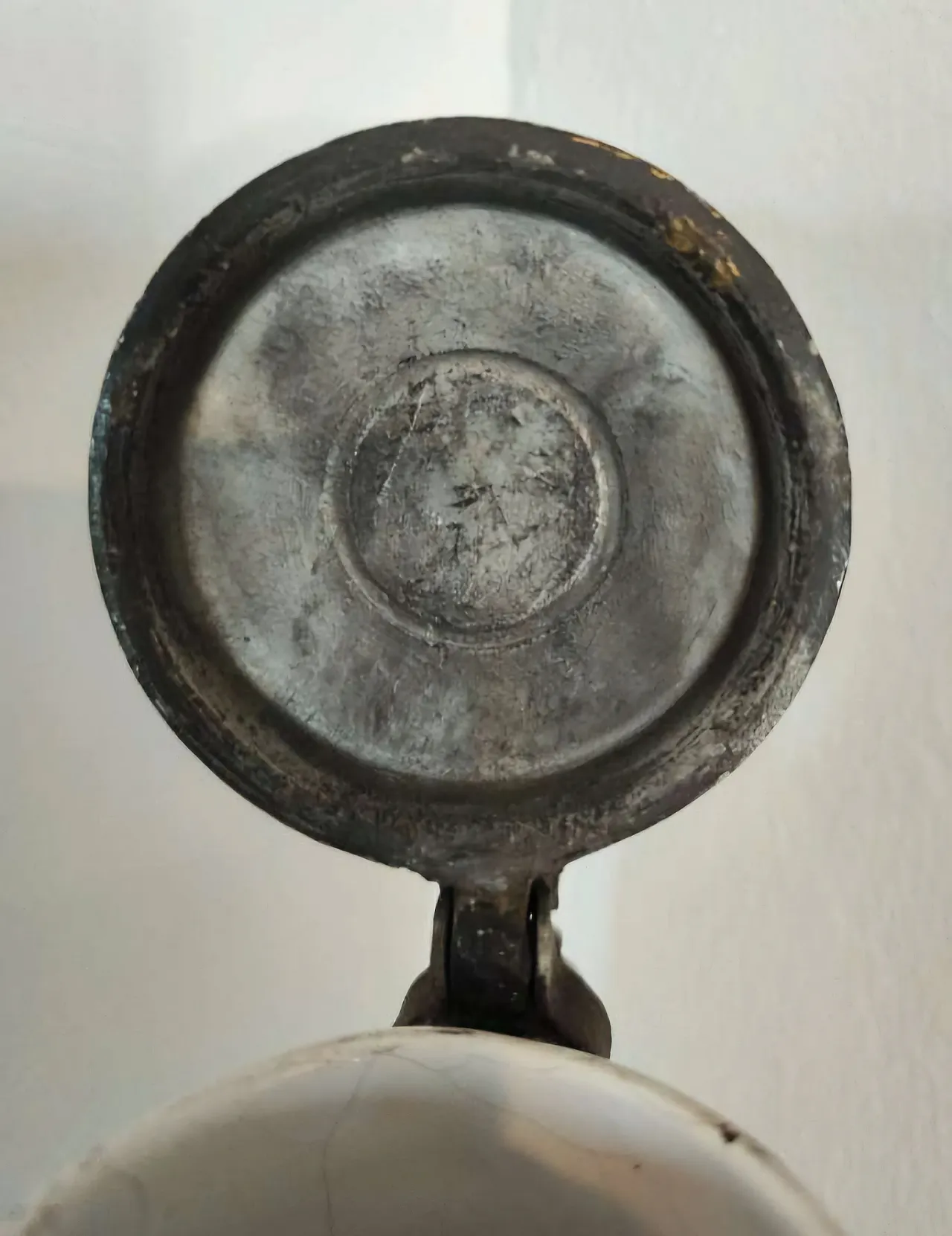 Habaner Walzenkrug Pewter Lid, Mid 17th Century 8