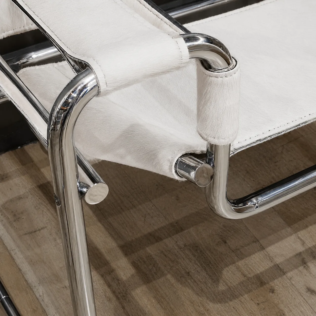 Coppia di poltrone B3 Wassilly di Knoll Studio in cuoio e  pelo, 2000 9