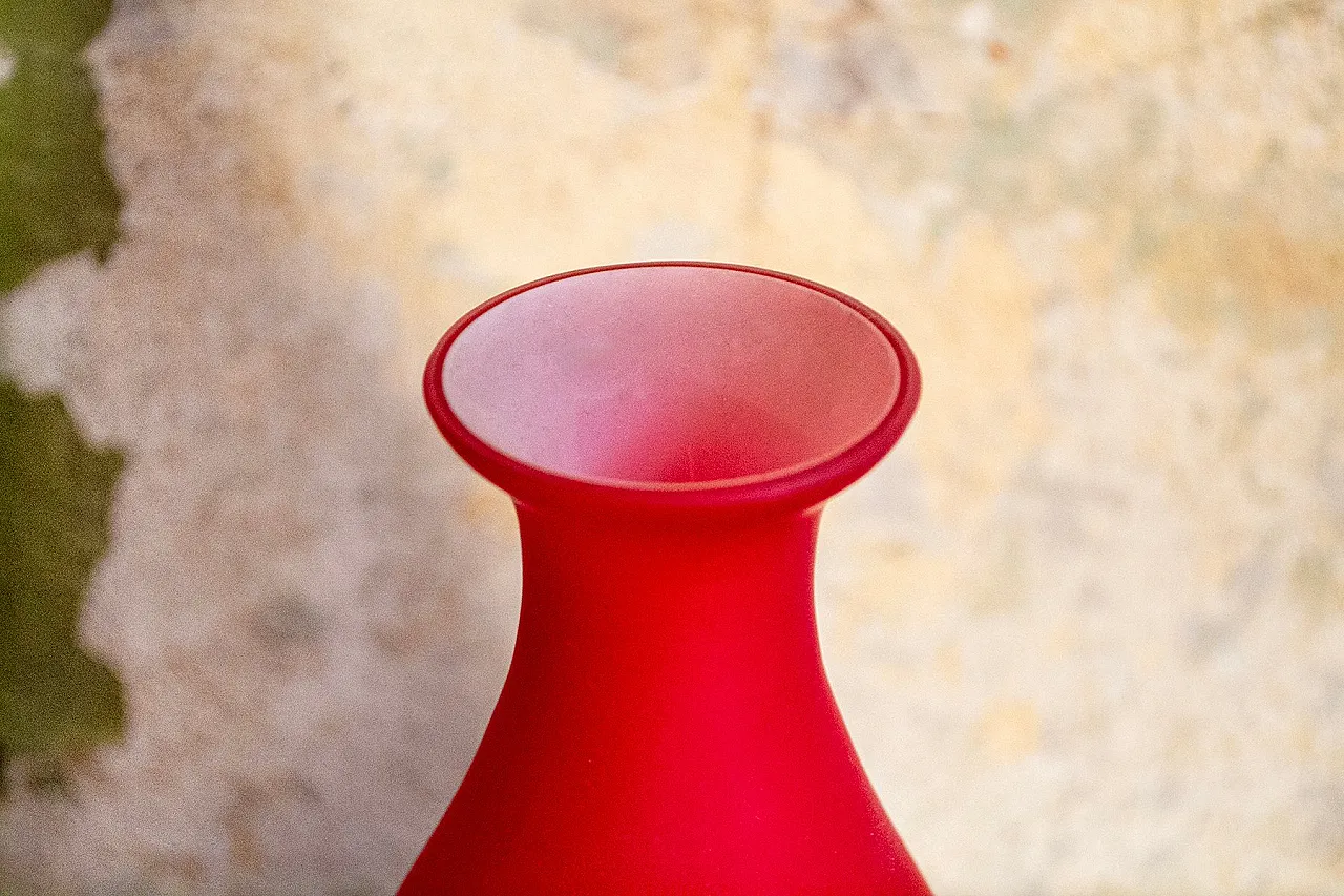 Vaso in vetro di Murano rosso di Carlo Moretti, anni '60 2