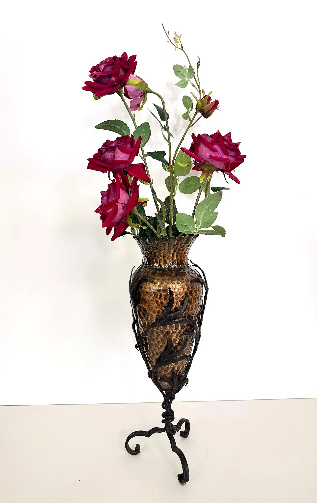 Vaso in rame con serpente e foglie in ferro battuto, '900 2