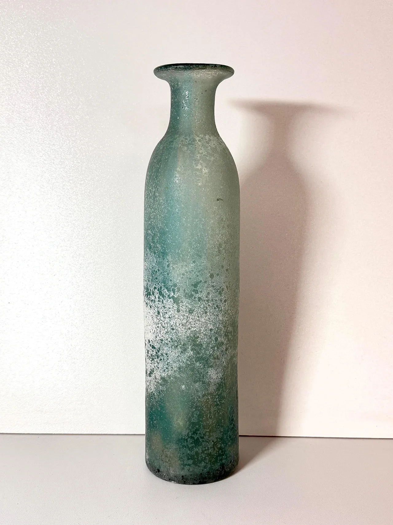 Vaso bottiglia in vetro scavo attr. a Gino Cenedese, '900 5