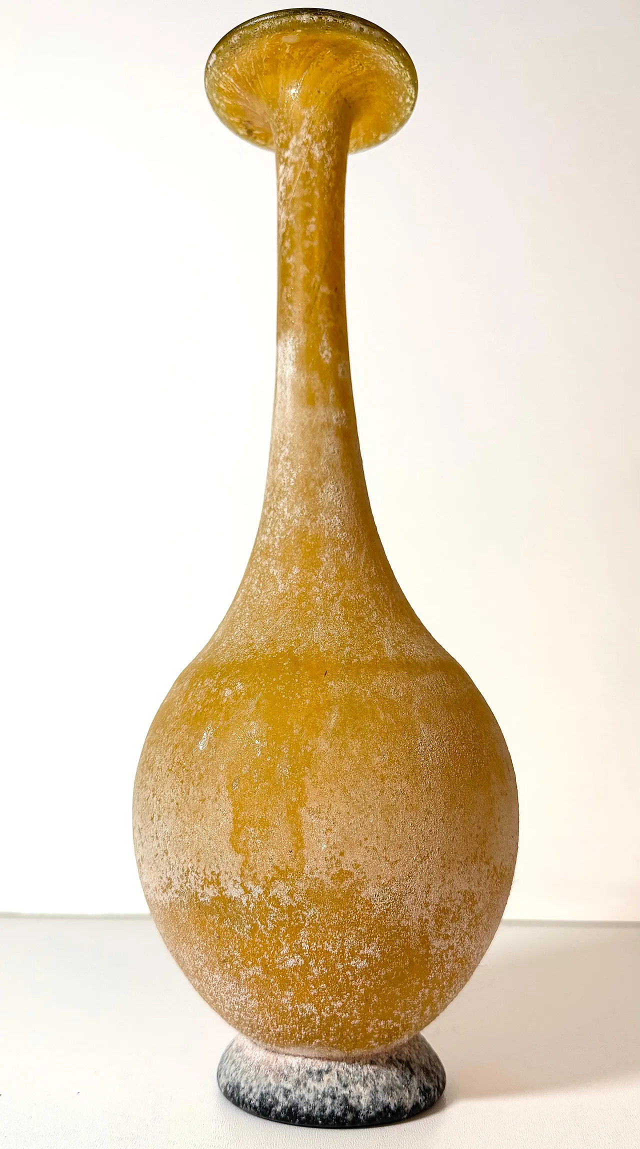 Vaso bottiglia in vetro scavo attr. a Gino Cenedese, anni '70 6