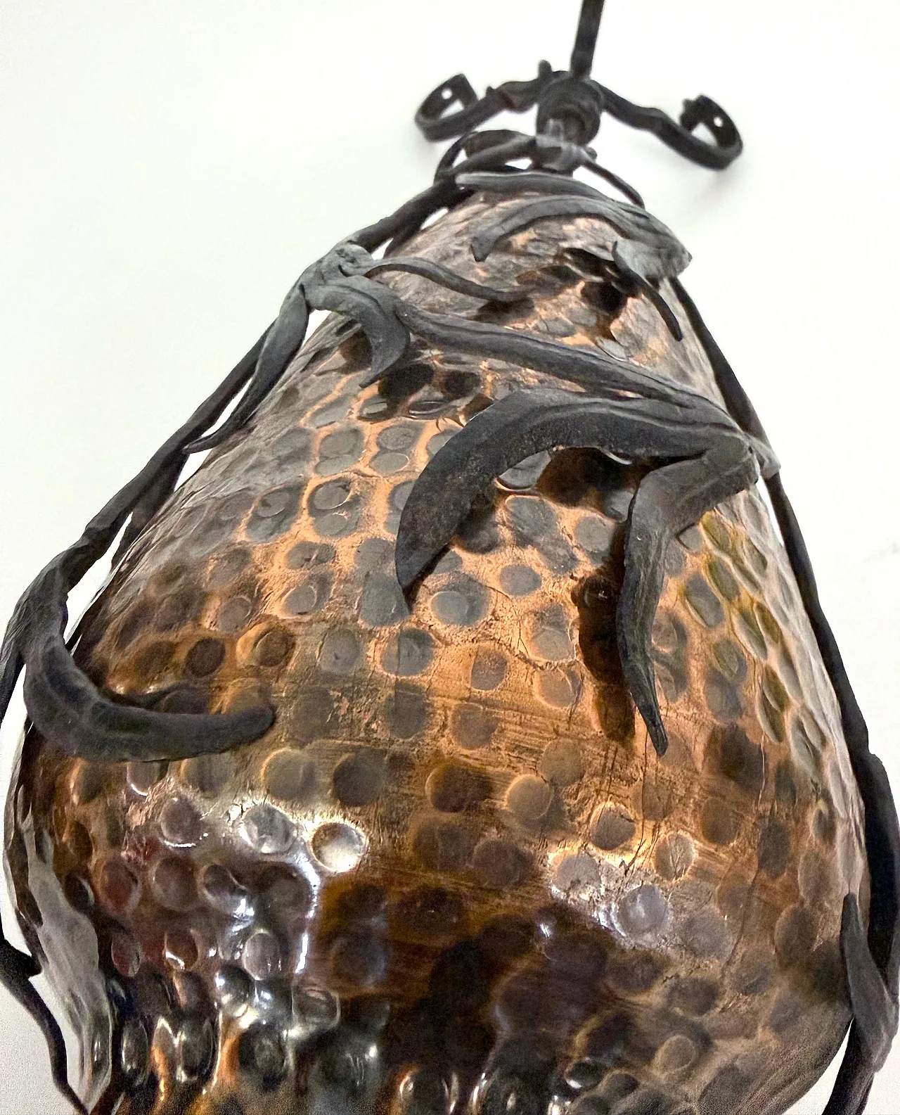 Vaso in rame con serpente e foglie in ferro battuto, '900 9