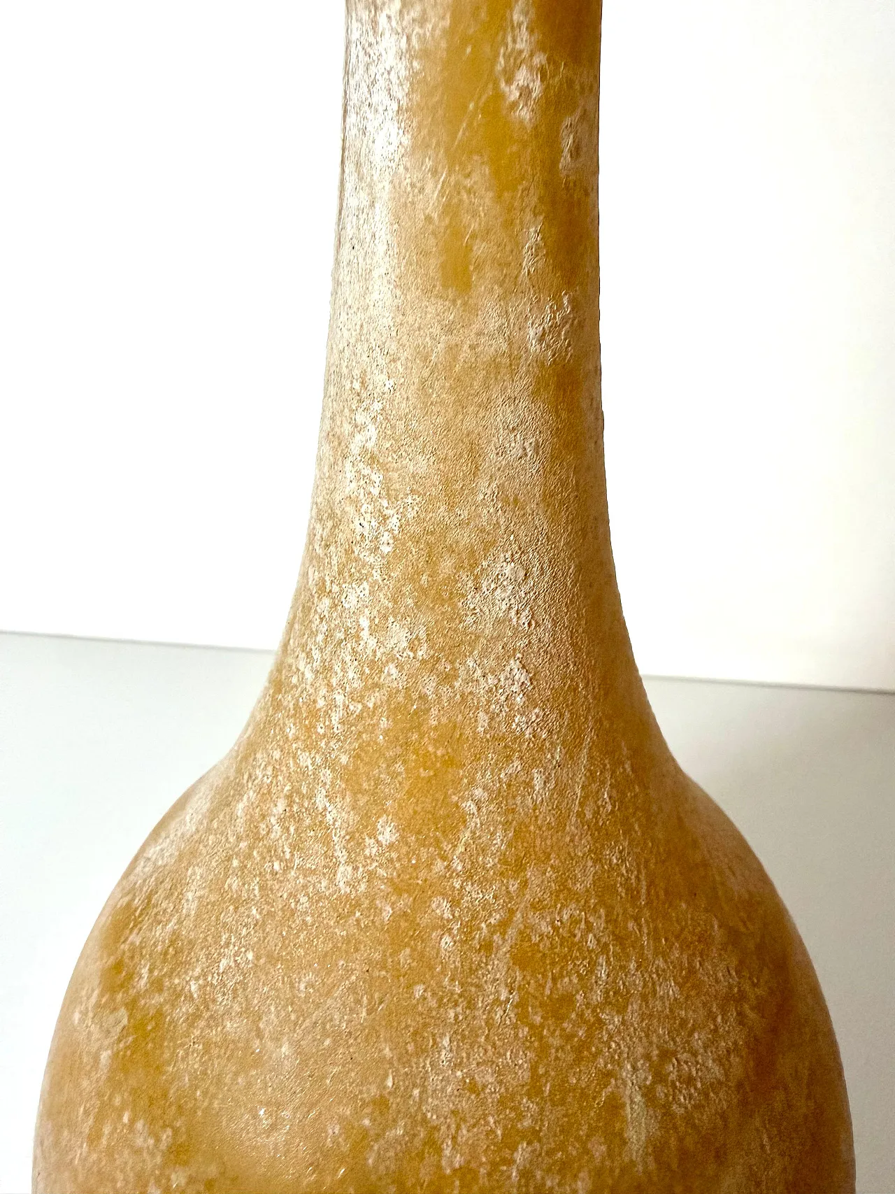 Vaso bottiglia in vetro scavo attr. a Gino Cenedese, anni '70 9