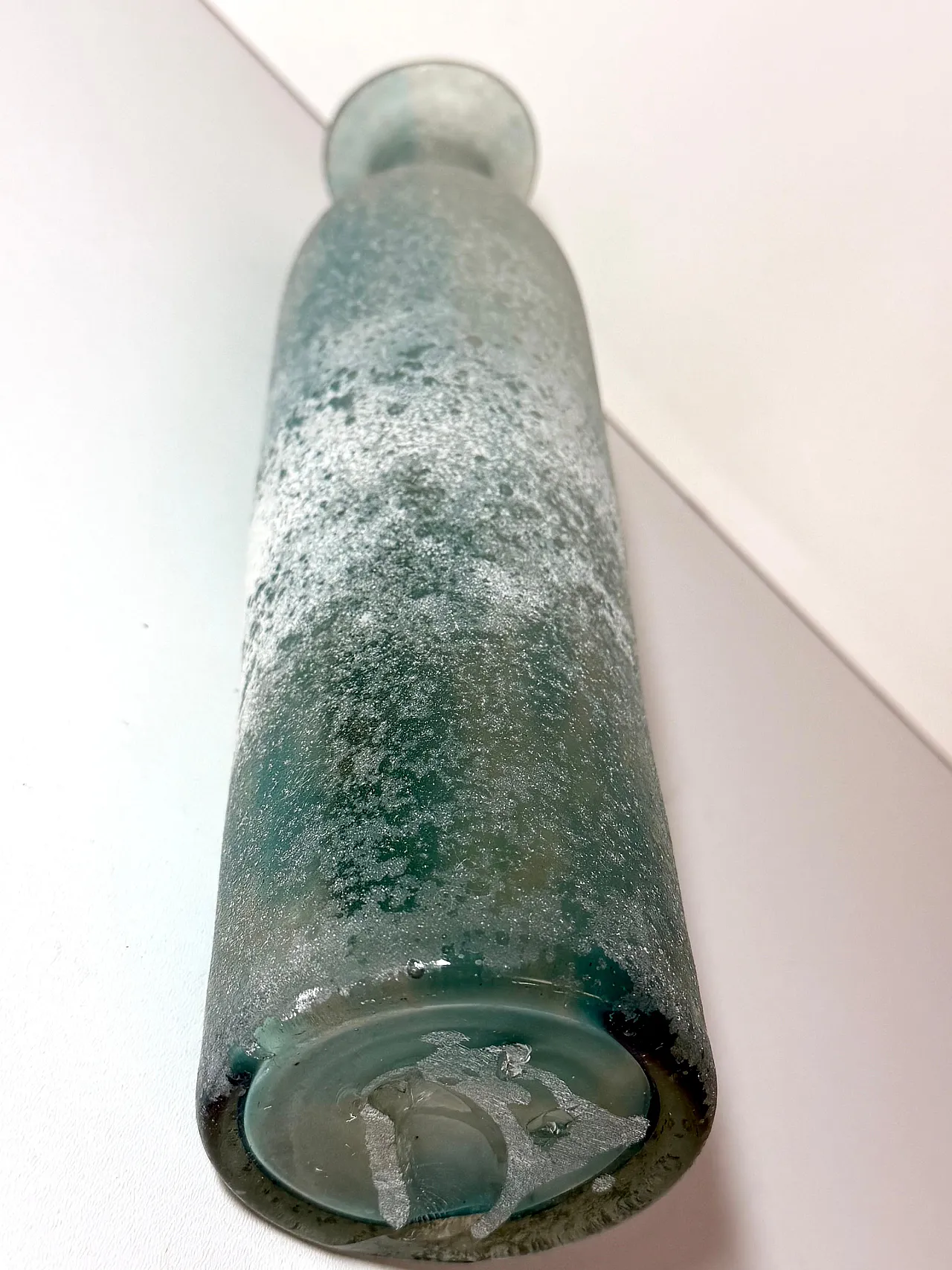 Vaso bottiglia in vetro scavo attr. a Gino Cenedese, '900 10