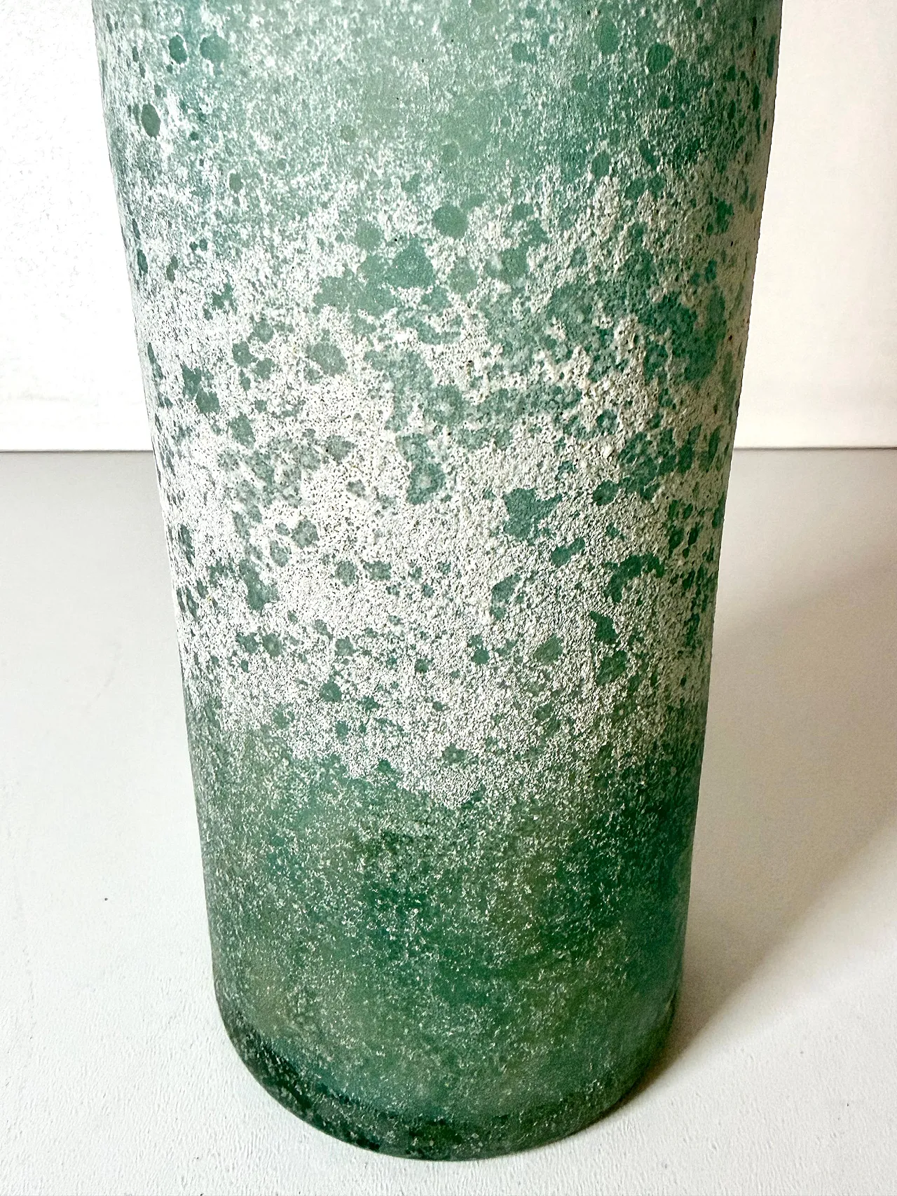 Vaso bottiglia in vetro scavo attr. a Gino Cenedese, '900 11