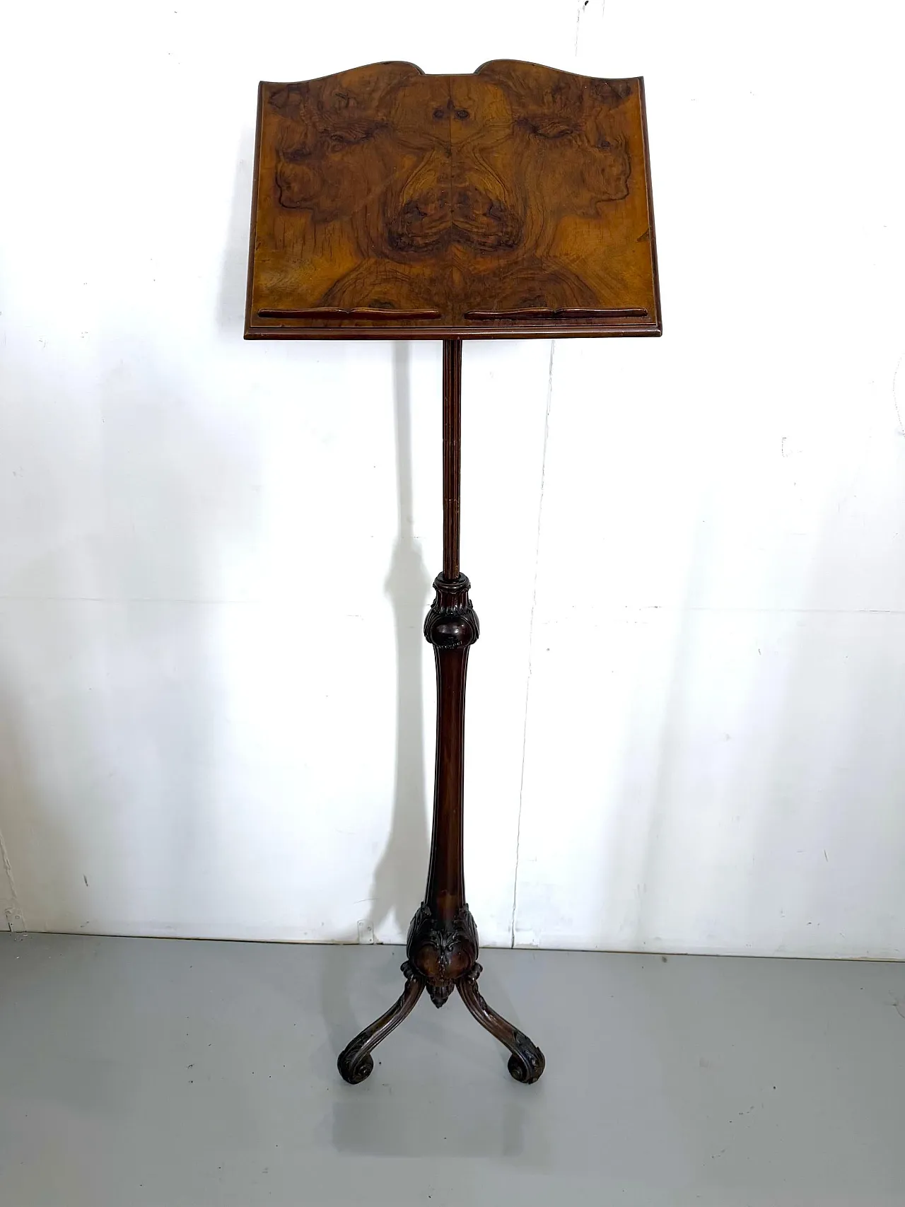 Hand-carved walnut adjustable bookend / music stand, 19th century 3