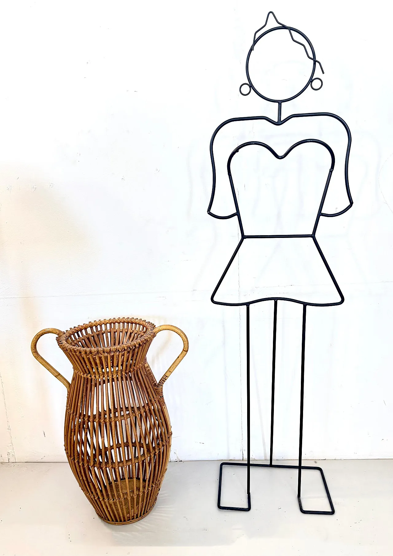 Wicker and bamboo Amphora umbrella stand, 1960s 2