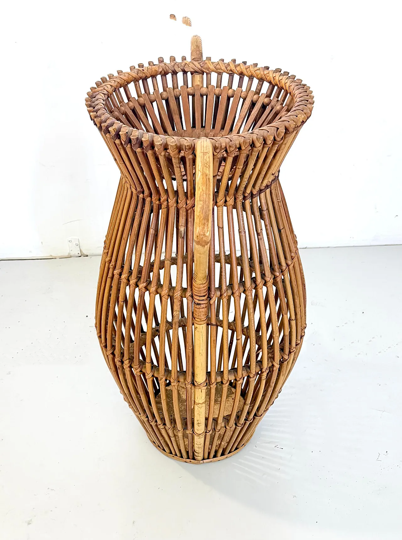 Wicker and bamboo Amphora umbrella stand, 1960s 4