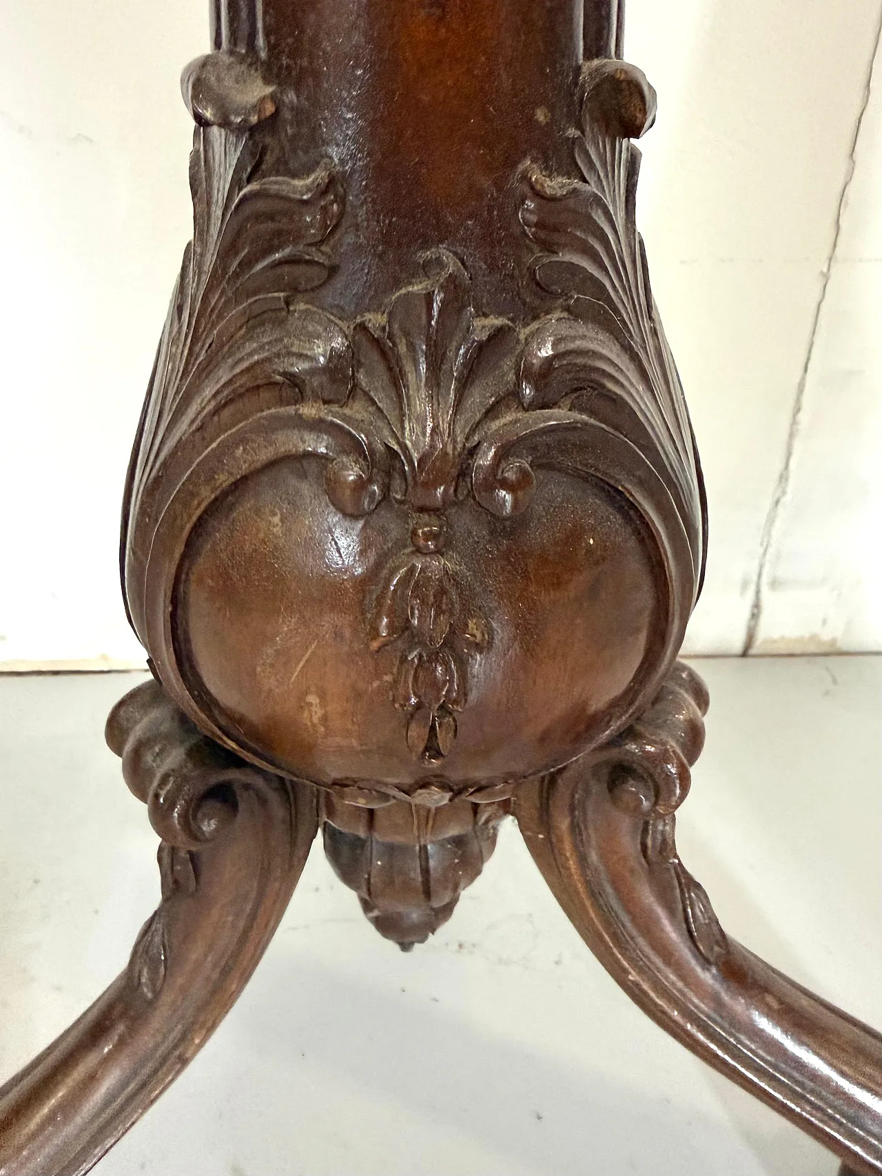 Hand-carved walnut adjustable bookend / music stand, 19th century 15