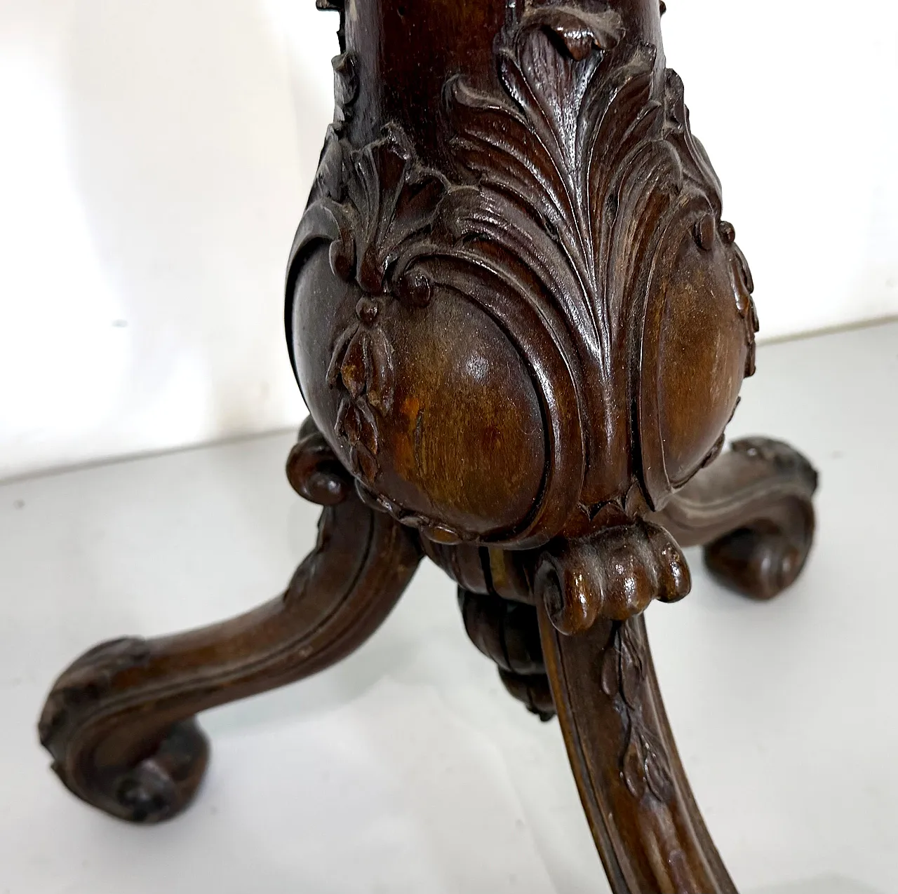 Hand-carved walnut adjustable bookend / music stand, 19th century 16
