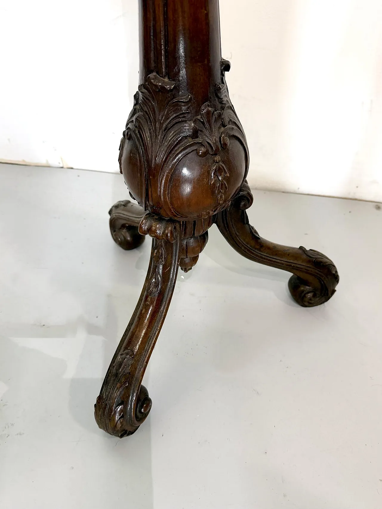 Hand-carved walnut adjustable bookend / music stand, 19th century 17