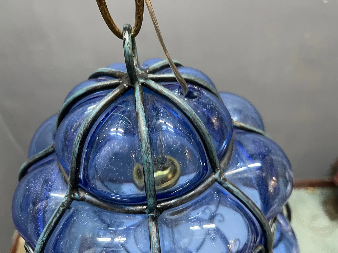 Lampada a sospensione in ferro battuto e vetro di Murano, anni '80 4