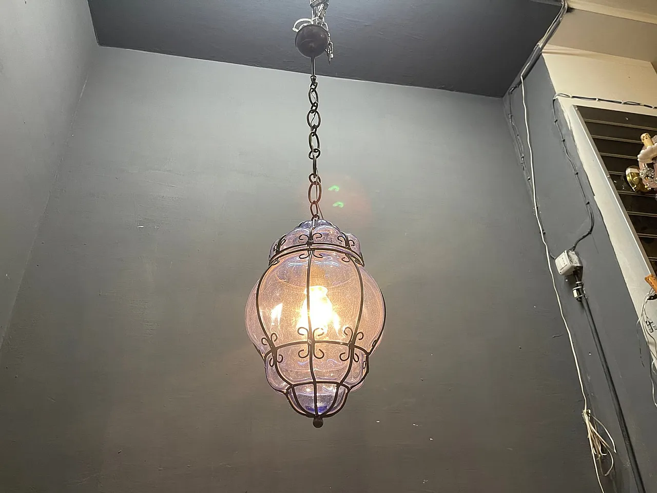 Lampada a sospensione in ferro battuto e vetro di Murano, anni '80 6
