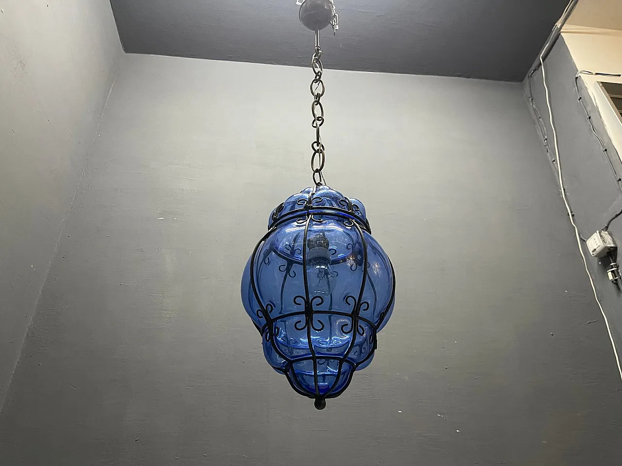 Lampada a sospensione in ferro battuto e vetro di Murano, anni '80 9