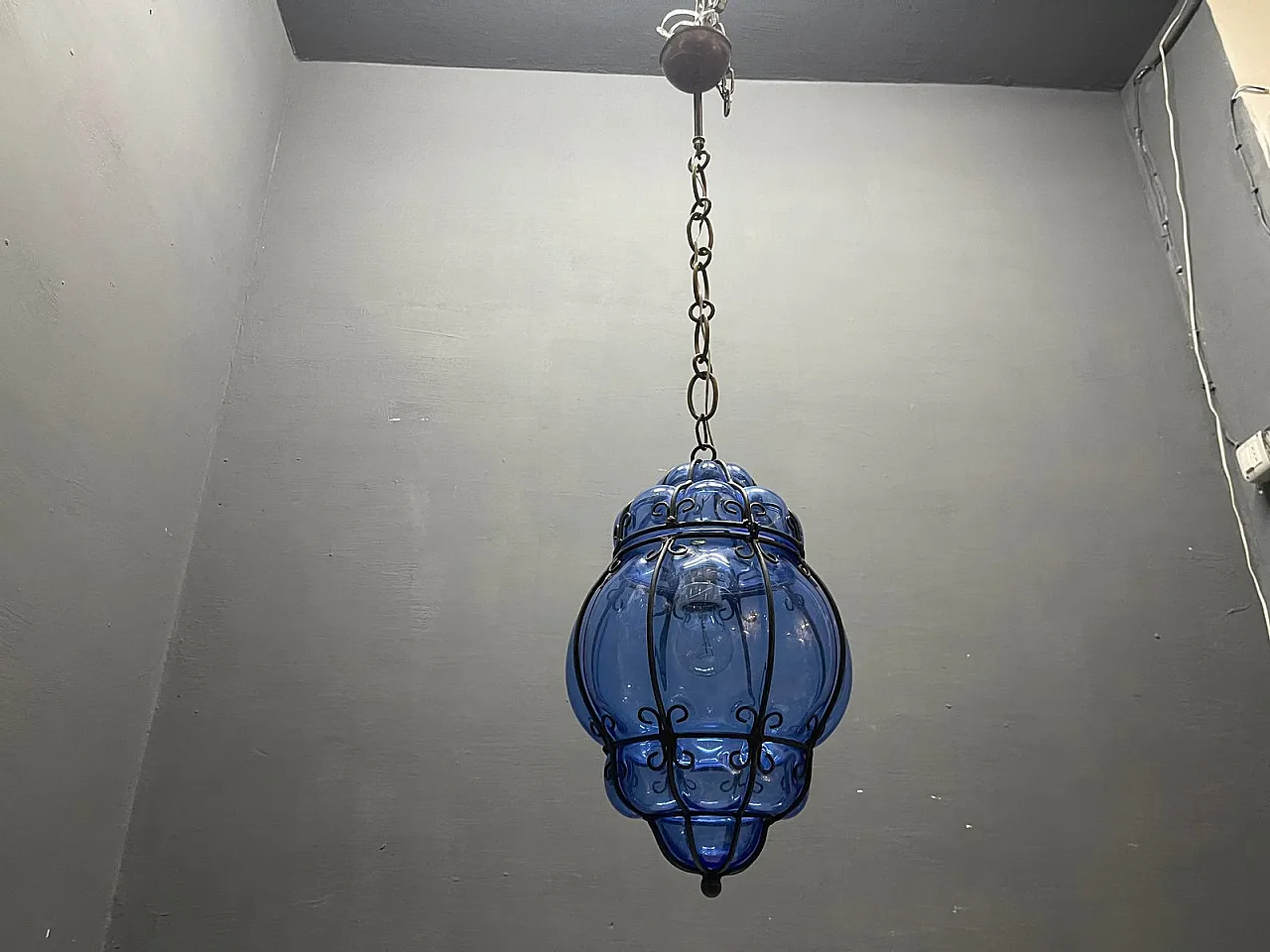 Lampada a sospensione in ferro battuto e vetro di Murano, anni '80 11