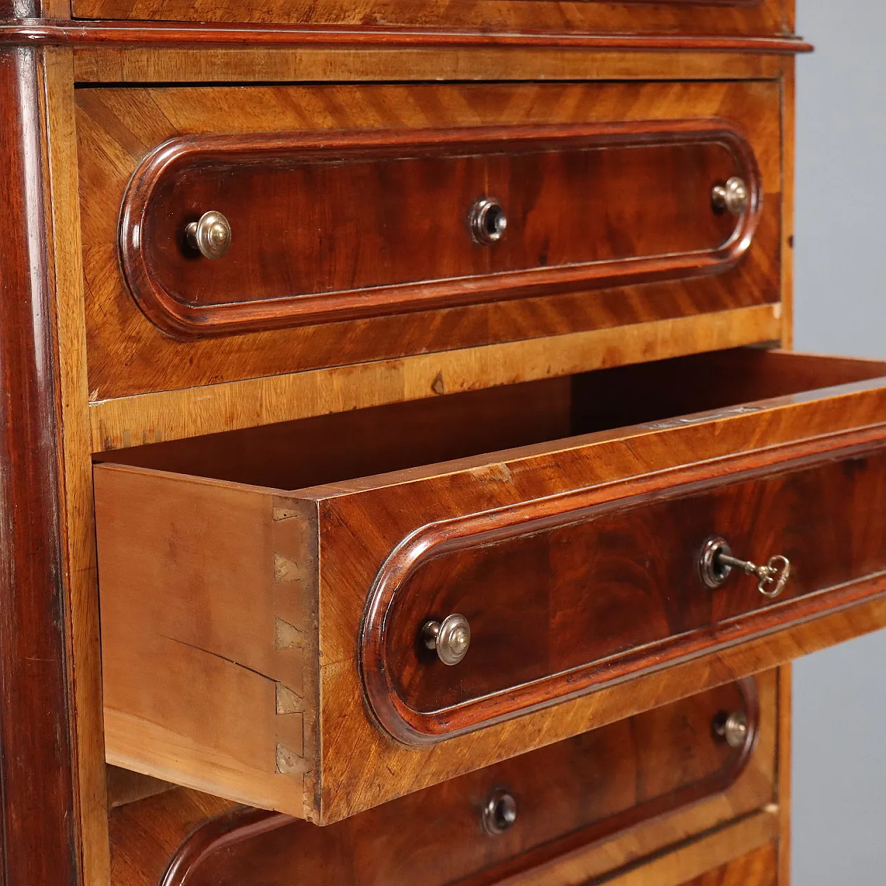 Mahogany chest of drawers, 19th century 5