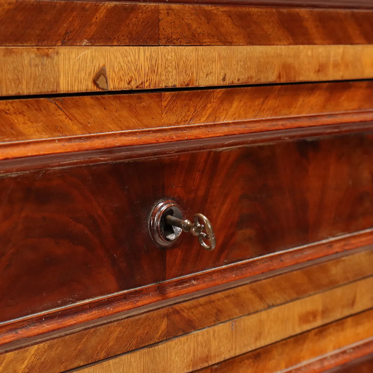 Mahogany chest of drawers, 19th century 6