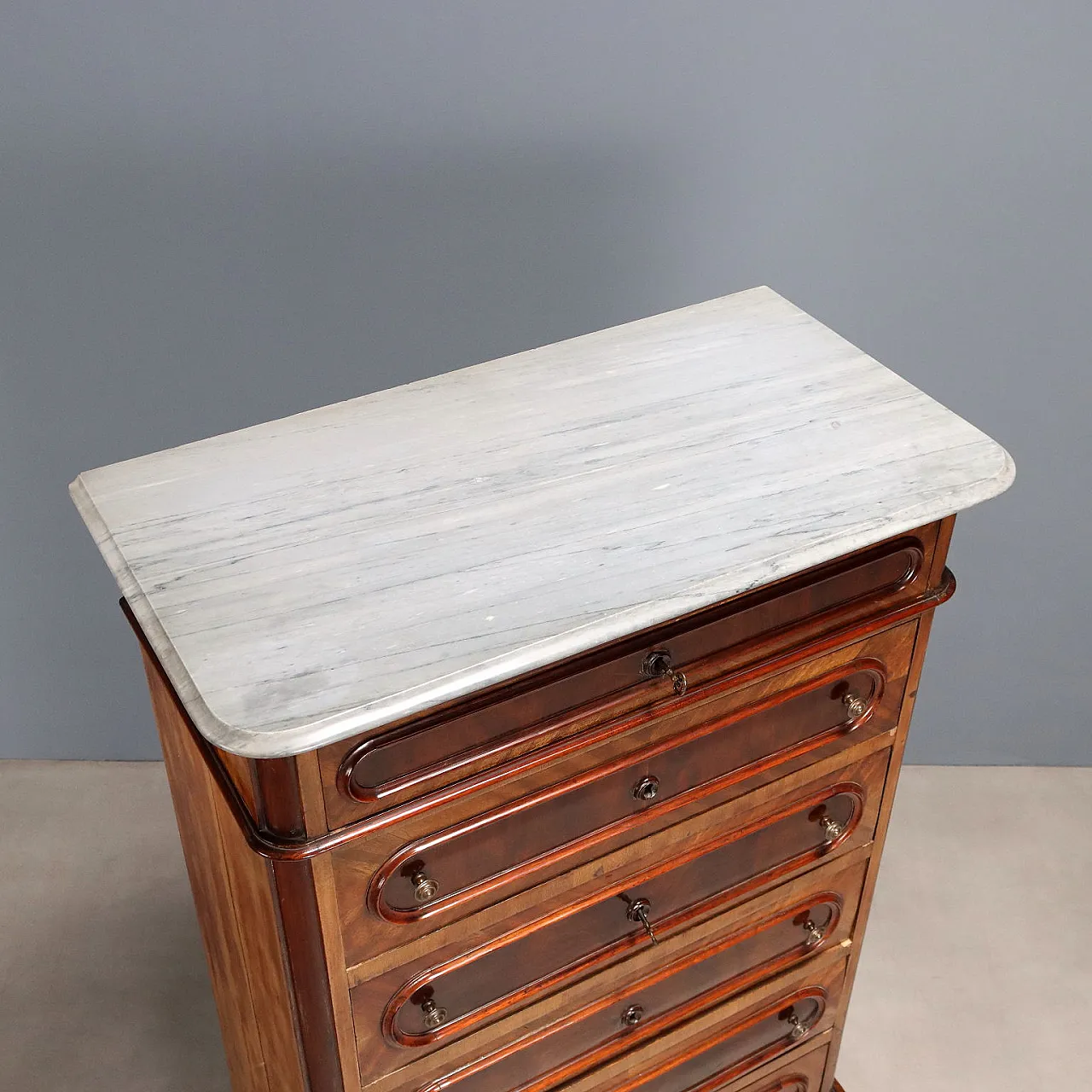 Mahogany chest of drawers, 19th century 8