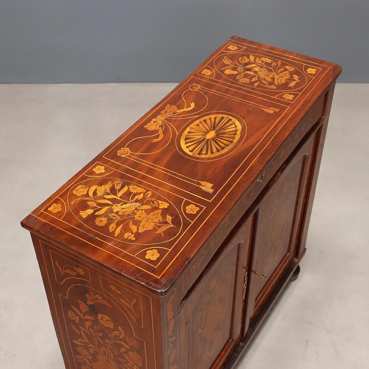 Credenzino Olandese in mogano con filettature e intarsi, 19th century 7