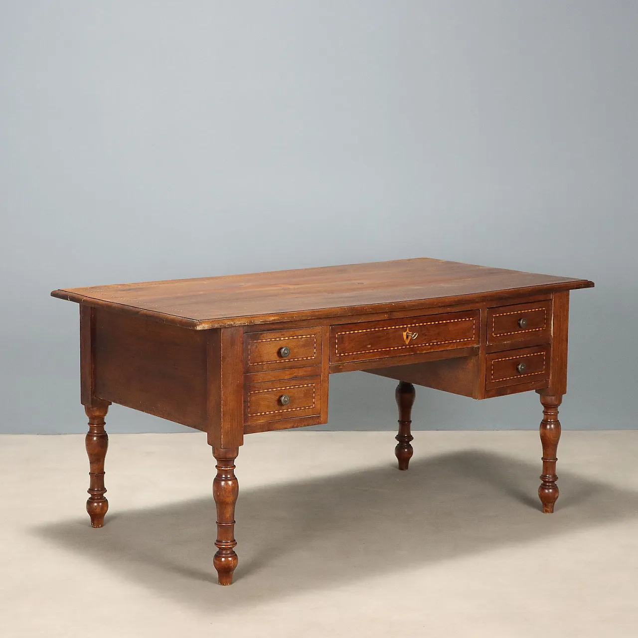 Open walnut desk, 20th century 1