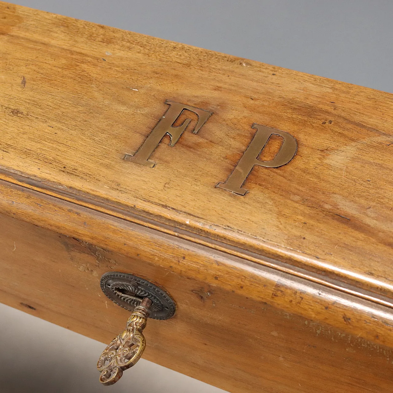 Walnut kneeler, 19th century 3