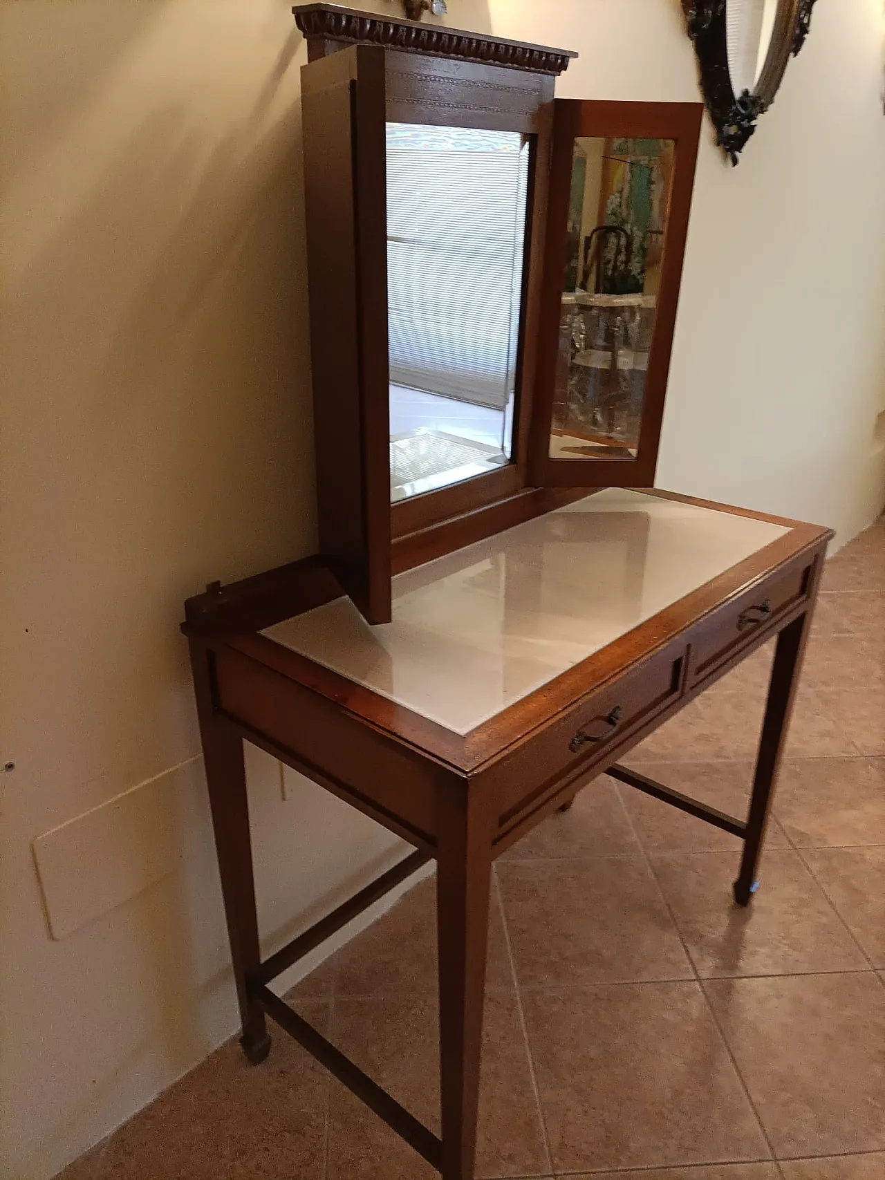 Wooden Vanity Table with Triple Mirror 3