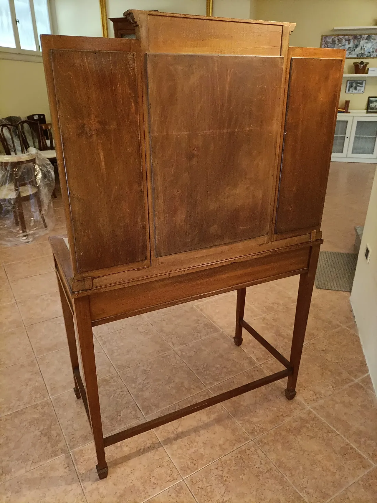 Wooden Vanity Table with Triple Mirror 4