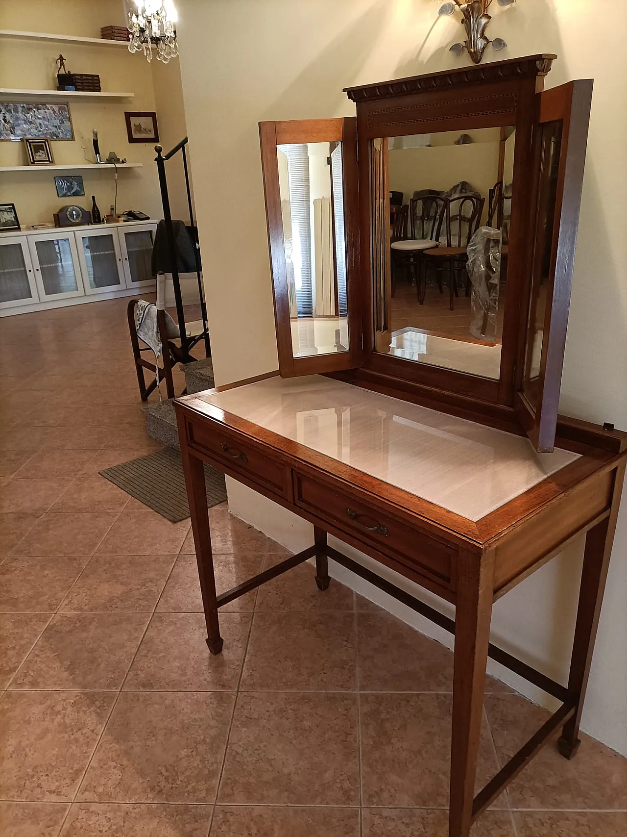 Wooden Vanity Table with Triple Mirror 5