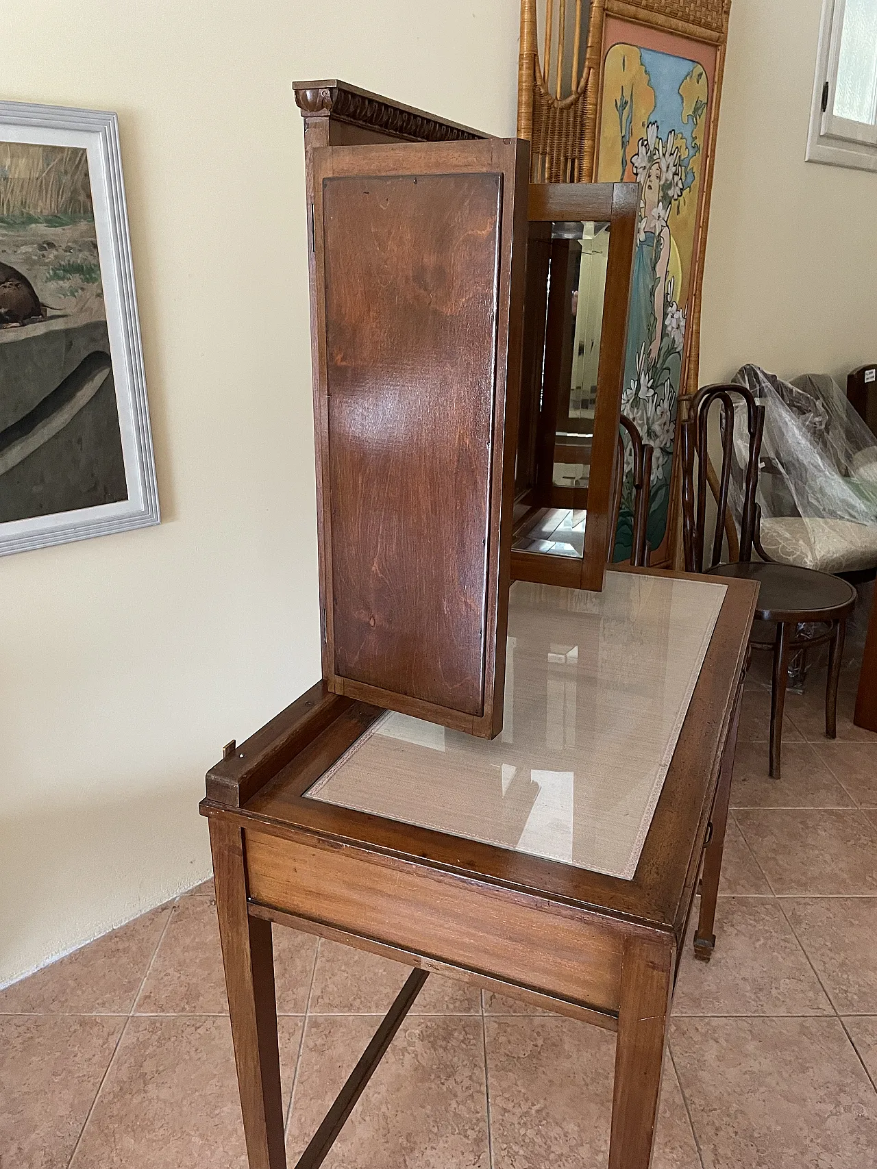 Wooden Vanity Table with Triple Mirror 6
