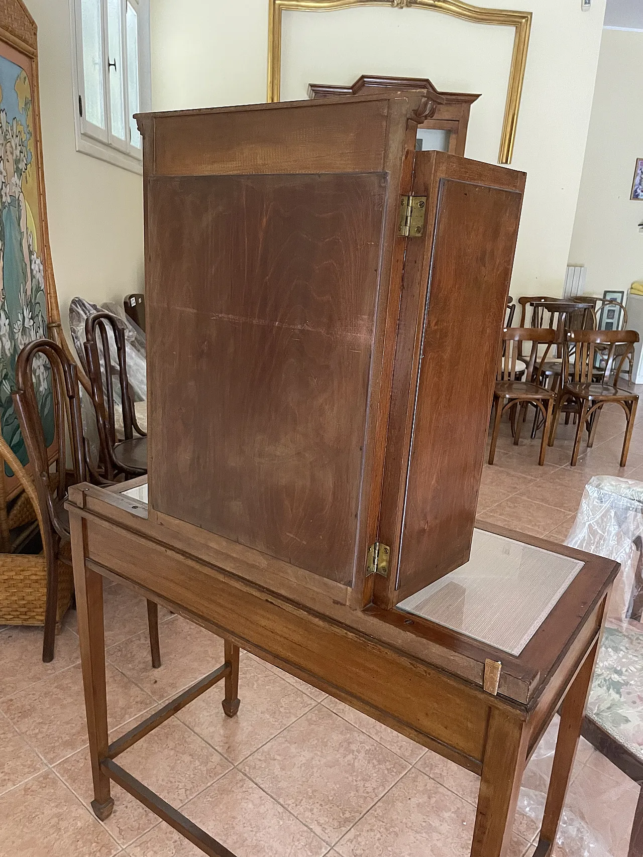 Wooden Vanity Table with Triple Mirror 8