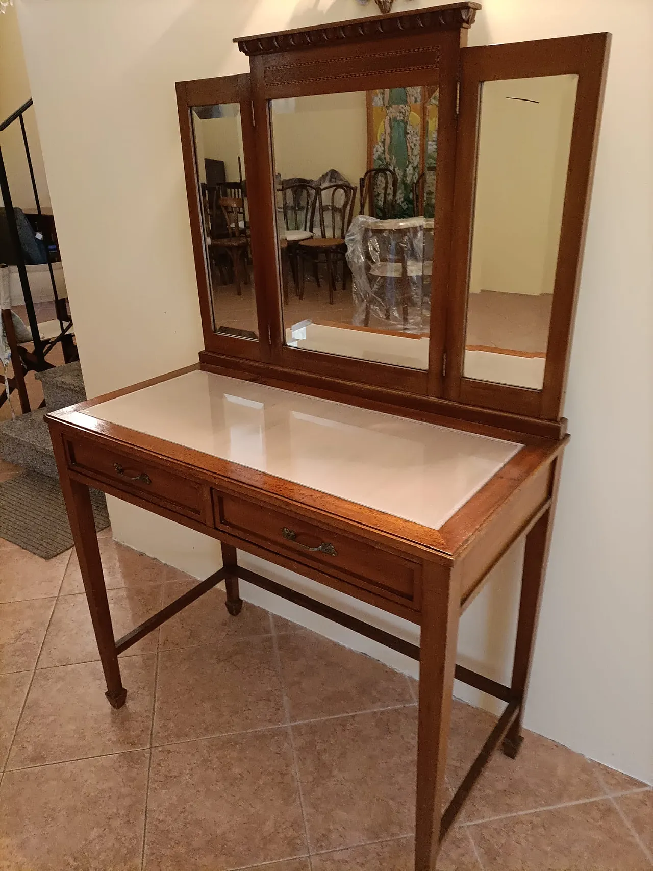 Wooden Vanity Table with Triple Mirror 12
