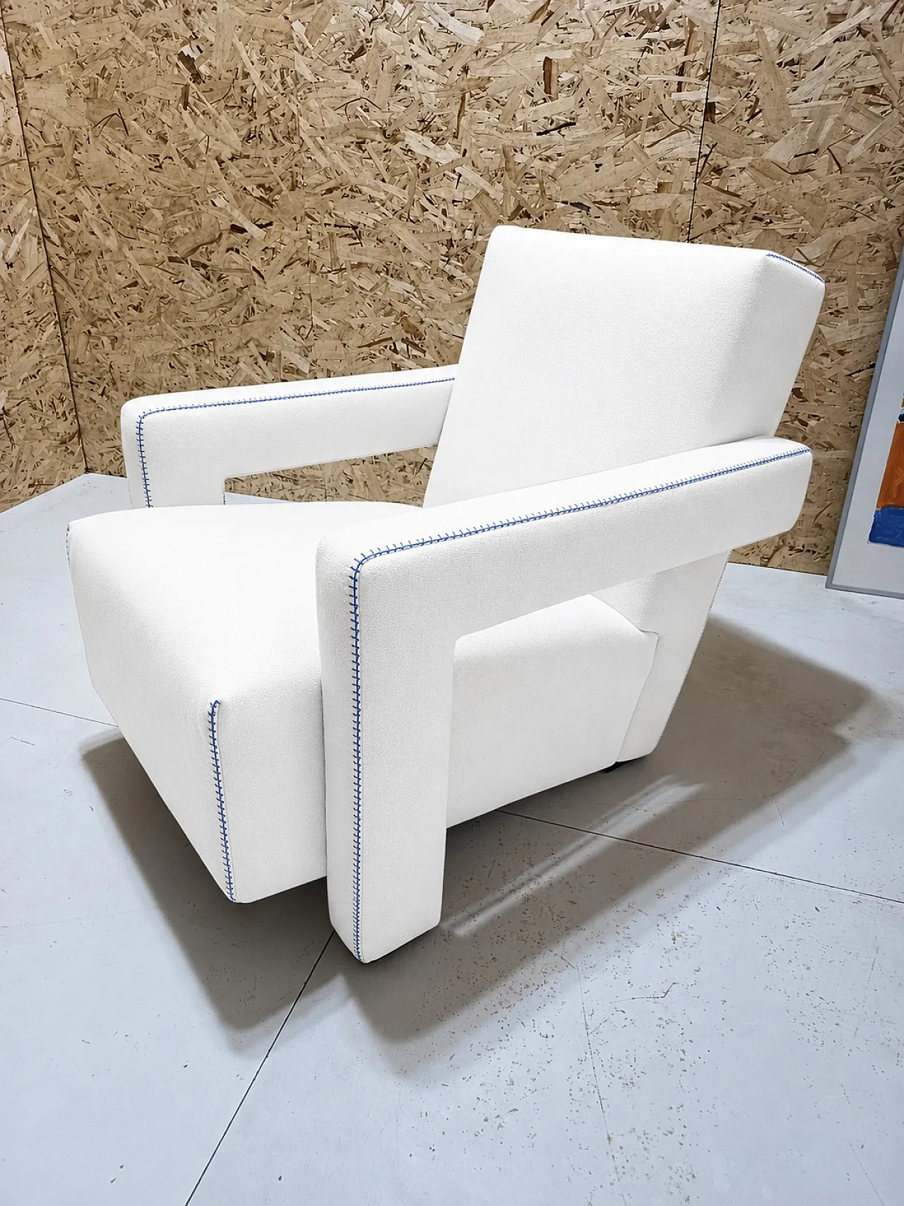Poltrona Utrecht di Cassina in Lana Kvdrat bianca & cuciture blu, 2000 4