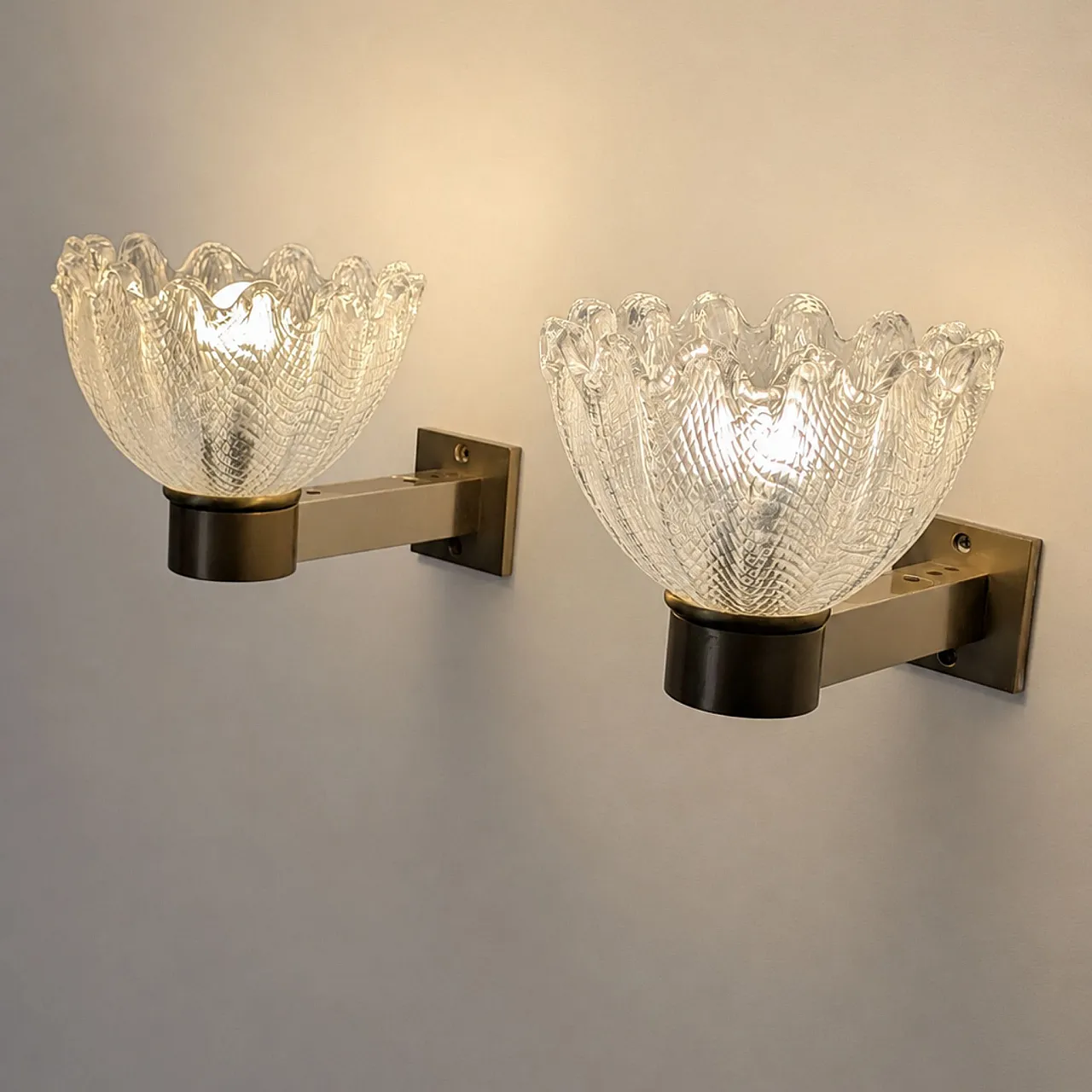 Appliques in brass and Murano glass attributed to Barovier & Toso, 50s 8