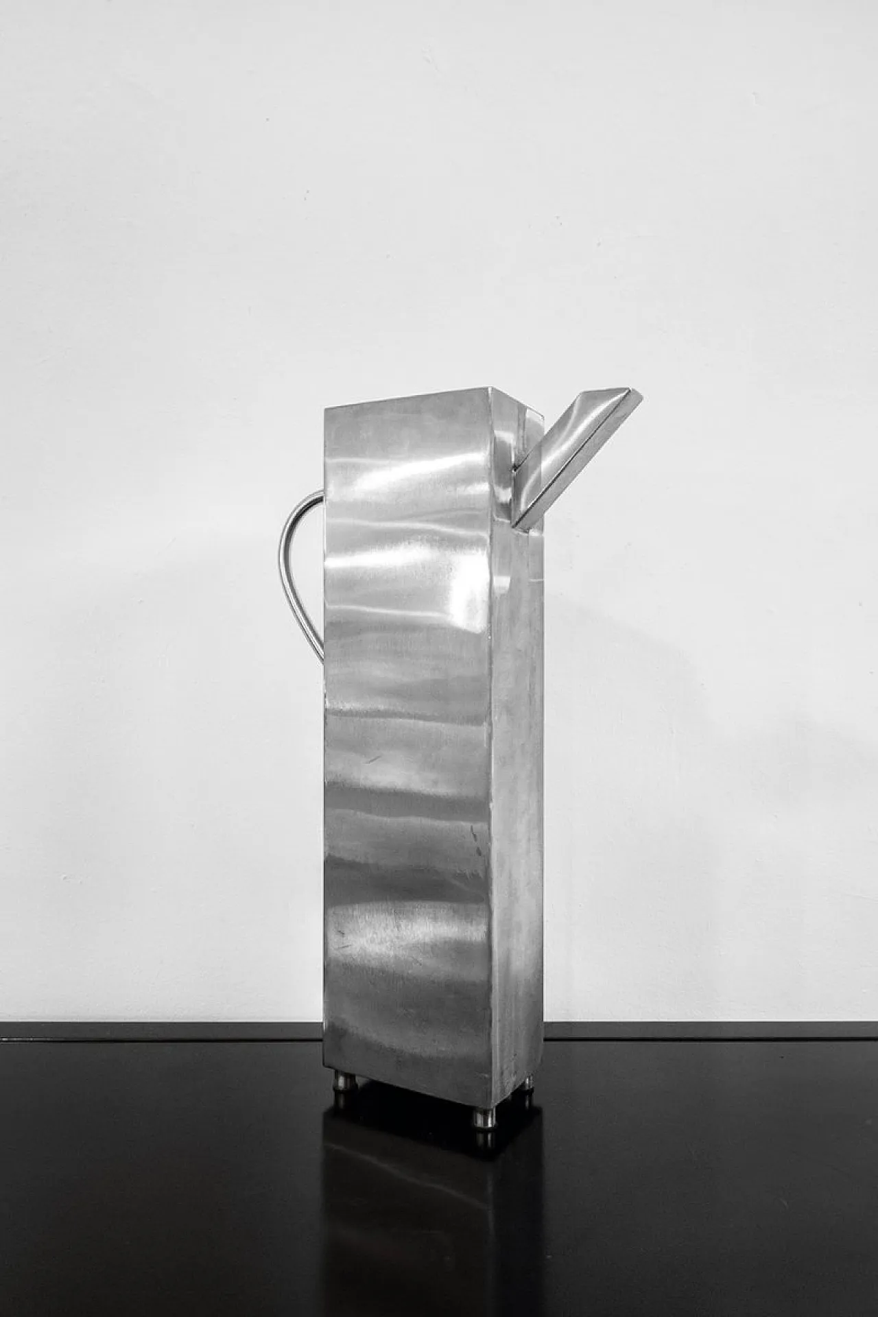 Vaso in metallo di Aldo Rossi, anni '80 2