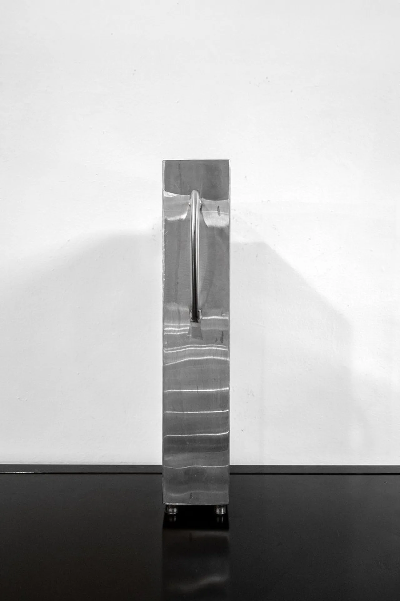 Vaso in metallo di Aldo Rossi, anni '80 3