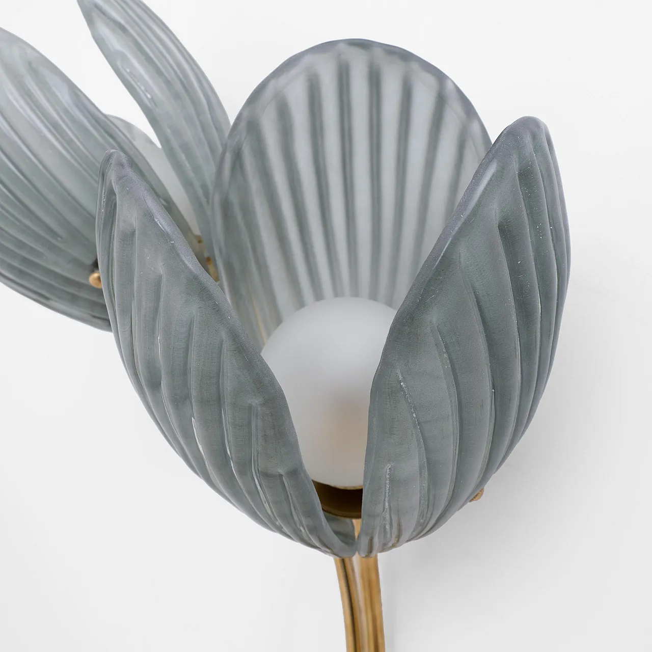 Pair of Tulips Murano glass and brass sconces, 20th century 8