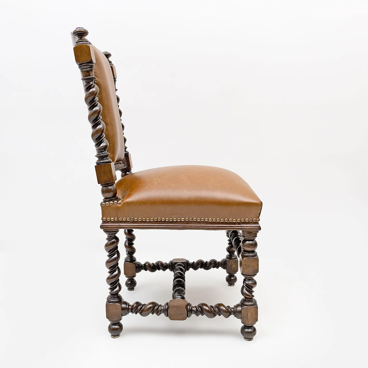 6 Neo-Renaissance walnut dining chairs in leather, late 19th century 4