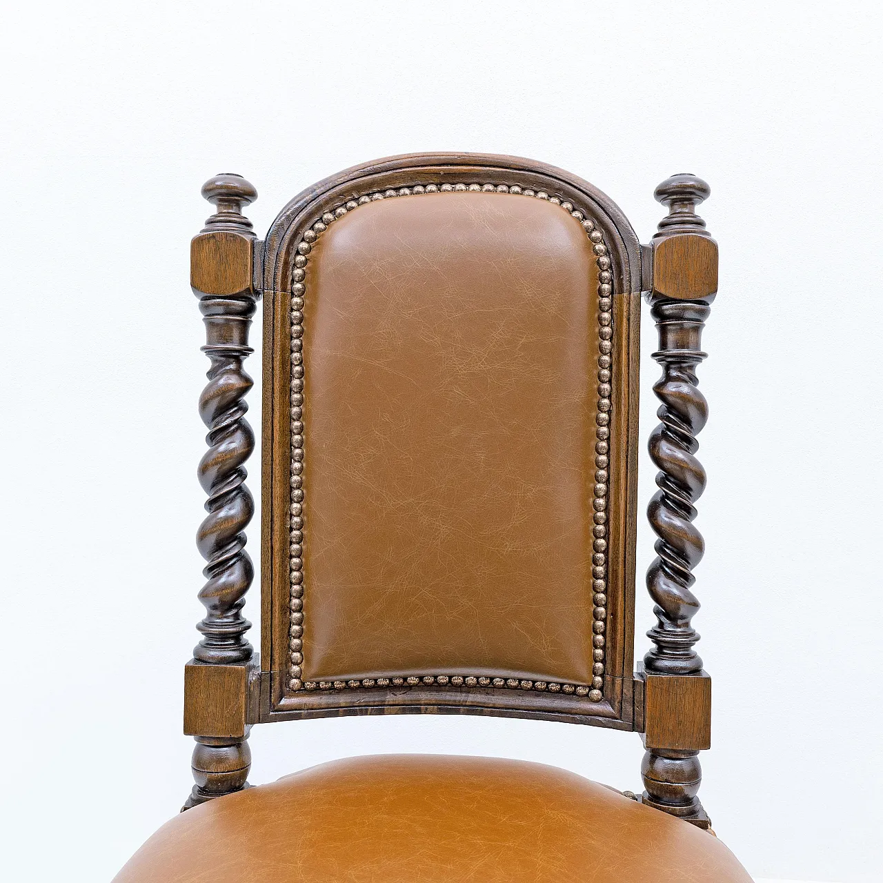 6 Neo-Renaissance walnut dining chairs in leather, late 19th century 12
