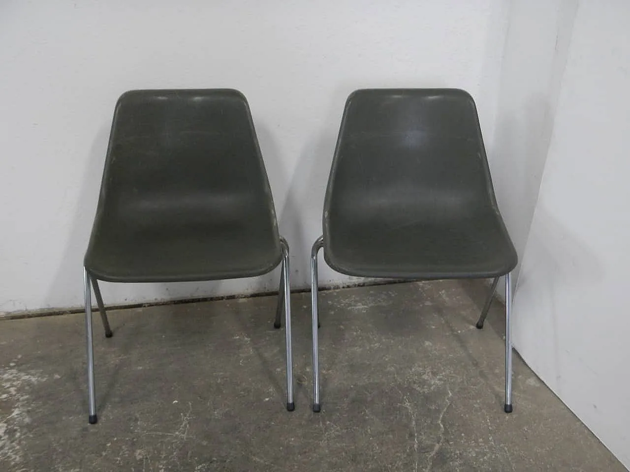 Pair of chairs by Robin Day, 1970 1