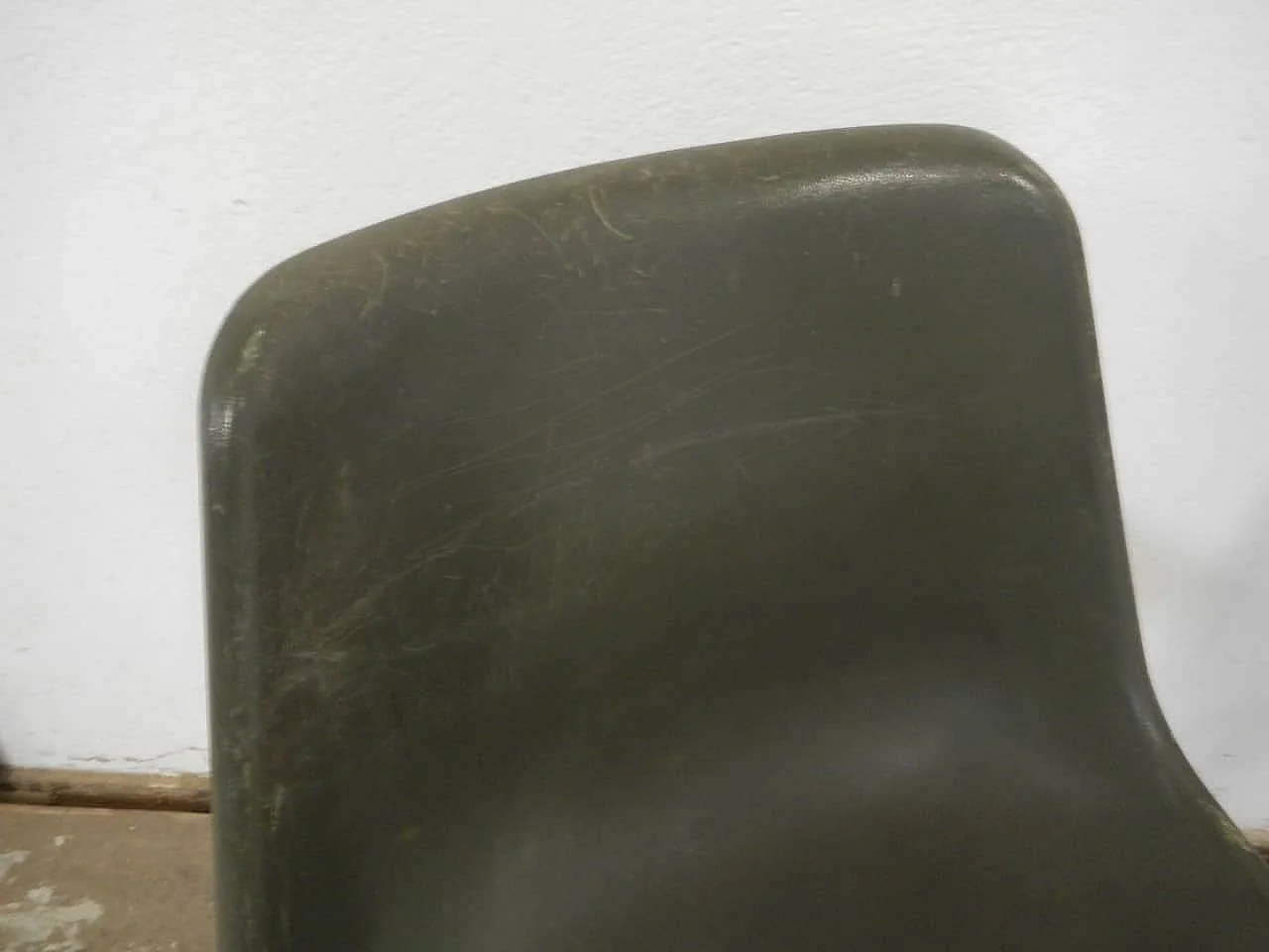 Pair of chairs by Robin Day, 1970 8