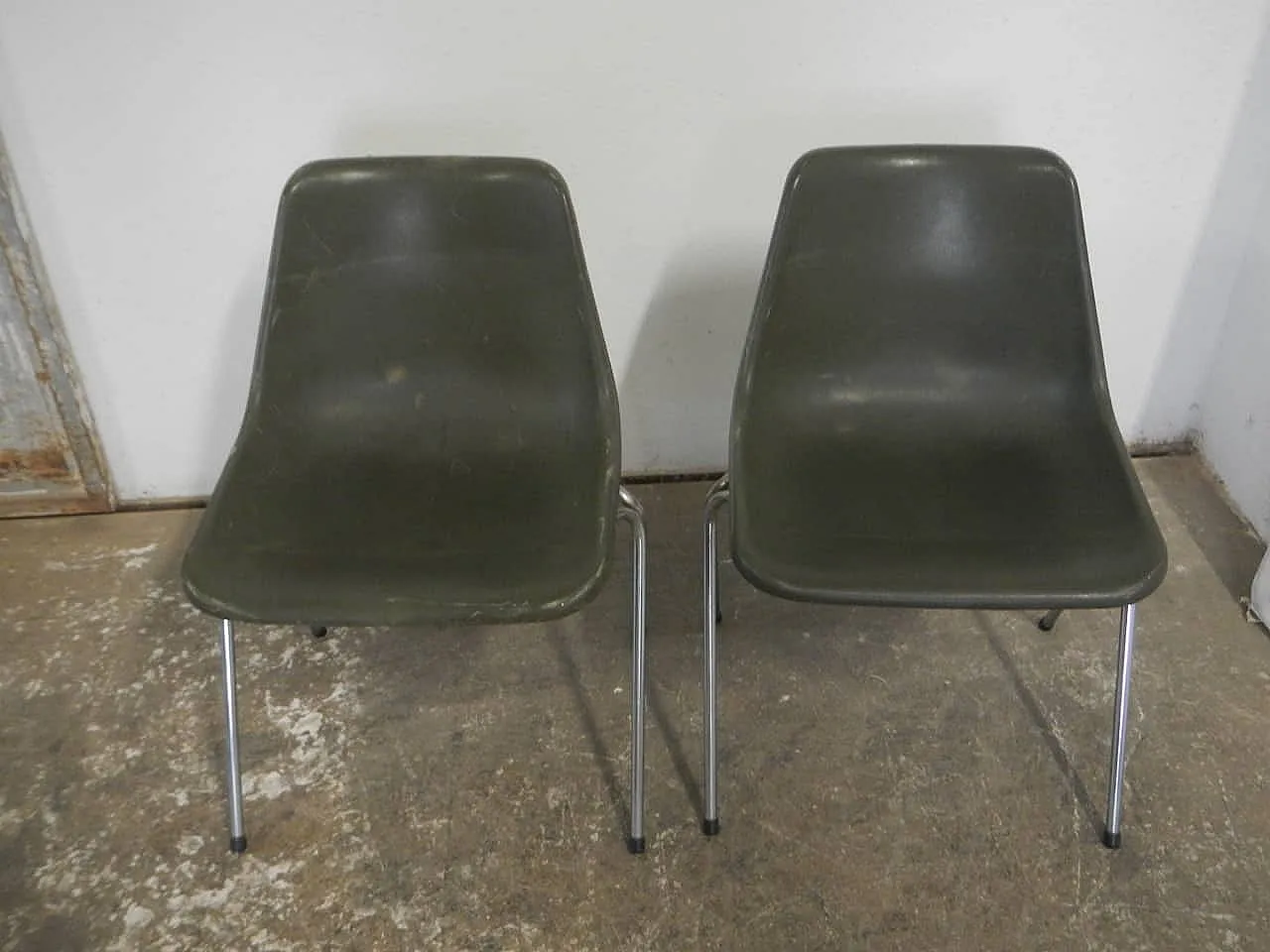 Pair of chairs by Robin Day, 1970 1